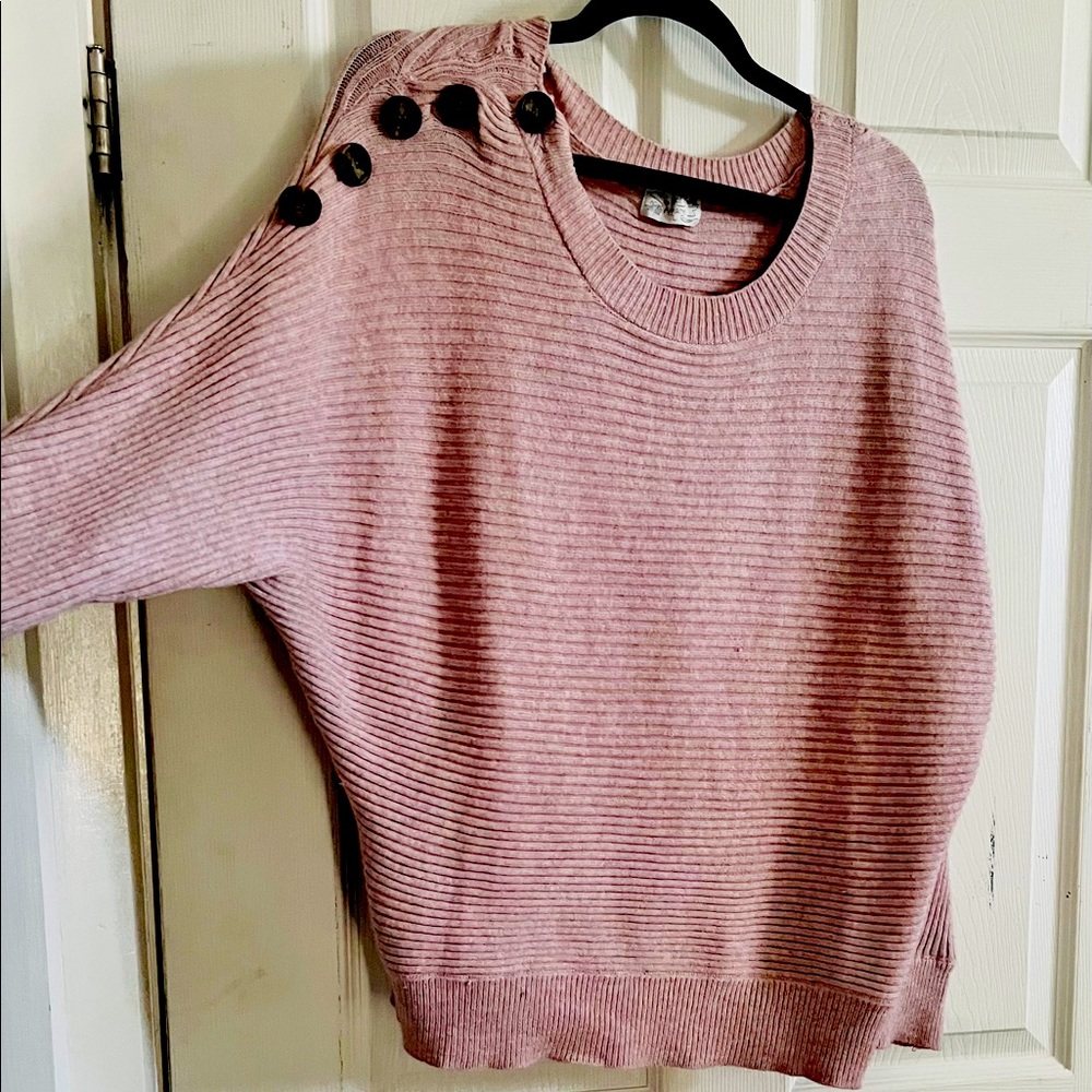 size Large, gently used womens knit sweater 

asking 25.00